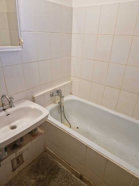 Barca, apartament 2 camere decomandat, 56 mp, zona excelenta.